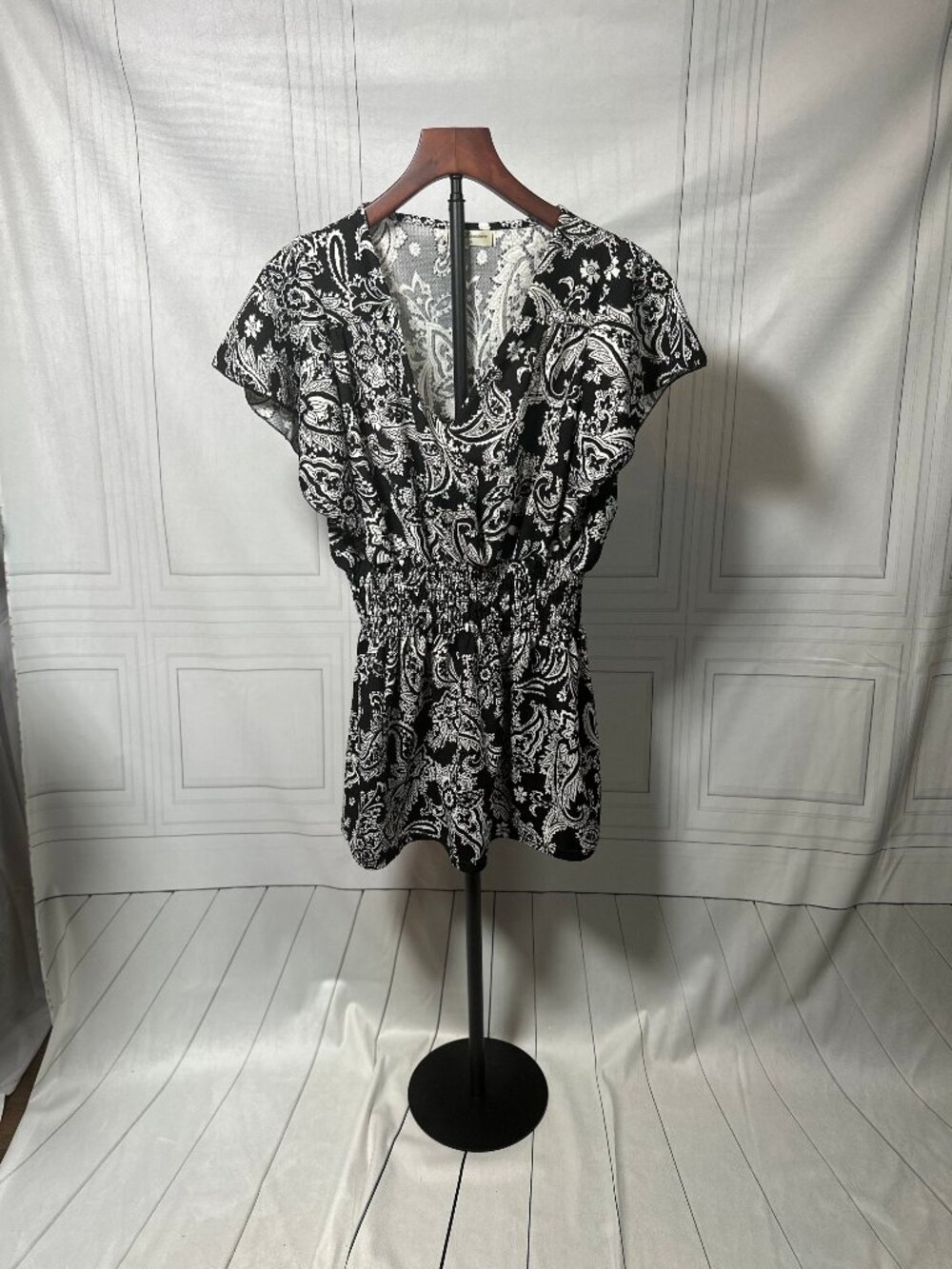 ACE Fashion 1X Plus Size Black White Paisley Boho V Neck Smocked Waist Tunic Top